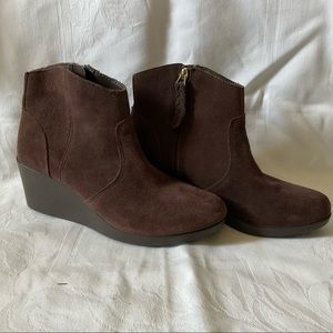 NWOT CROCS Leigh wedge zip ankle BOOT sz 9 Wide